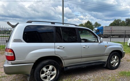 Toyota Land Cruiser 100 рестайлинг 2, 2006 год, 2 700 000 рублей, 4 фотография
