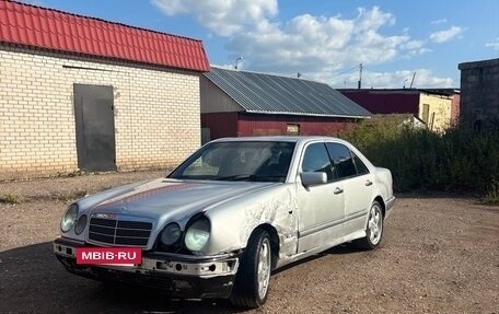 Mercedes-Benz E-Класс, 1997 год, 199 000 рублей, 3 фотография
