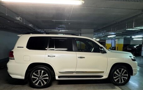 Toyota Land Cruiser 200, 2017 год, 6 700 000 рублей, 2 фотография