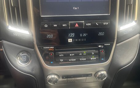 Toyota Land Cruiser 200, 2017 год, 6 900 000 рублей, 4 фотография
