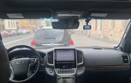 Toyota Land Cruiser 200, 2017 год, 6 900 000 рублей, 2 фотография