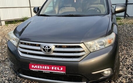 Toyota Highlander III, 2010 год, 1 750 000 рублей, 2 фотография