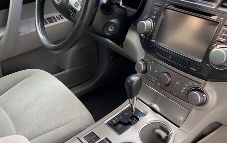 Toyota Highlander III, 2010 год, 1 750 000 рублей, 10 фотография