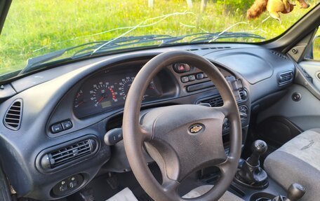 Chevrolet Niva I рестайлинг, 2003 год, 195 000 рублей, 5 фотография