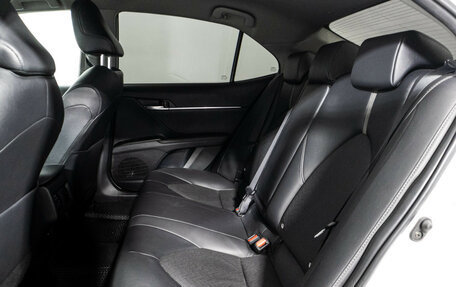 Toyota Camry, 2021 год, 2 699 000 рублей, 10 фотография