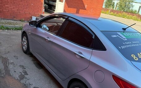 Hyundai Solaris II рестайлинг, 2011 год, 750 000 рублей, 3 фотография