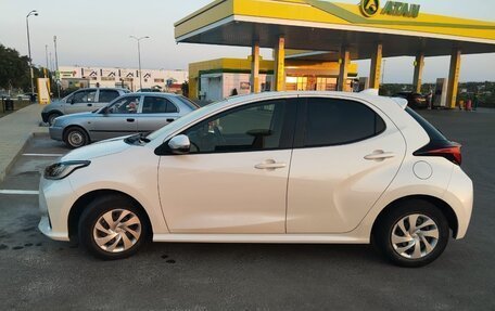 Toyota Yaris, 2020 год, 1 350 000 рублей, 3 фотография