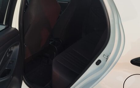 Toyota Yaris, 2020 год, 1 350 000 рублей, 12 фотография