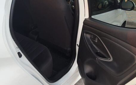 Toyota Yaris, 2020 год, 1 350 000 рублей, 20 фотография