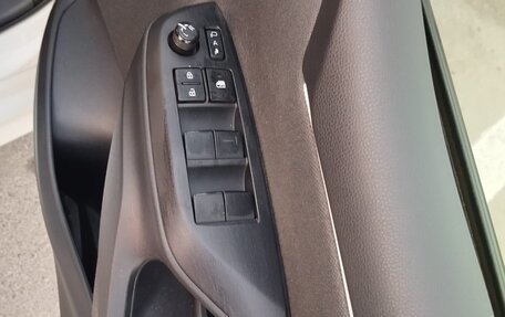 Toyota Yaris, 2020 год, 1 350 000 рублей, 23 фотография