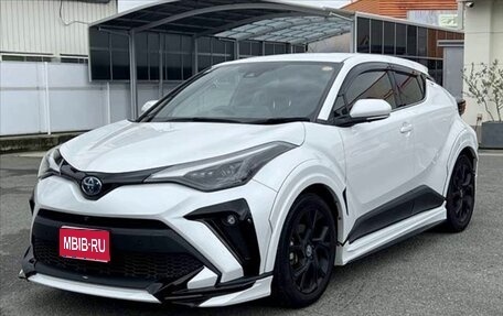 Toyota C-HR I рестайлинг, 2022 год, 2 100 000 рублей, 1 фотография