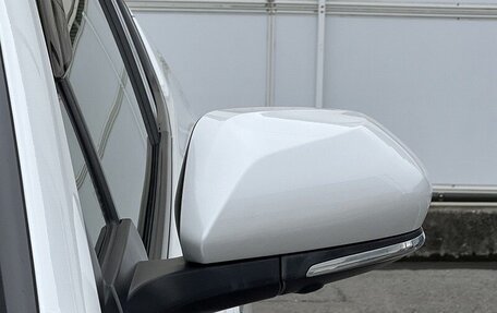 Toyota C-HR I рестайлинг, 2022 год, 2 100 000 рублей, 12 фотография