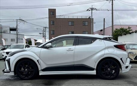 Toyota C-HR I рестайлинг, 2022 год, 2 100 000 рублей, 8 фотография