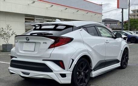 Toyota C-HR I рестайлинг, 2022 год, 2 100 000 рублей, 5 фотография