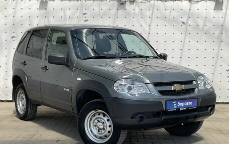 Chevrolet Niva I рестайлинг, 2017 год, 825 000 рублей, 2 фотография