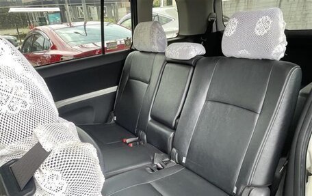 Toyota ISis I, 2017 год, 1 110 000 рублей, 12 фотография