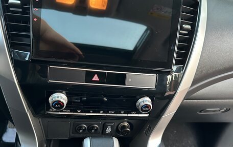 Mitsubishi Pajero Sport III рестайлинг, 2020 год, 3 800 000 рублей, 6 фотография