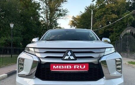 Mitsubishi Pajero Sport III рестайлинг, 2020 год, 3 800 000 рублей, 2 фотография