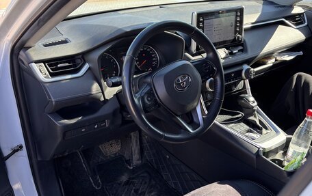 Toyota RAV4, 2021 год, 3 220 000 рублей, 4 фотография