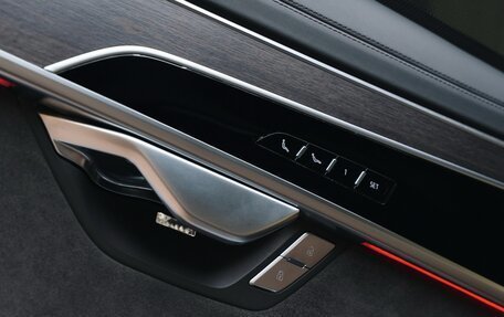 Audi A8, 2018 год, 3 800 000 рублей, 24 фотография