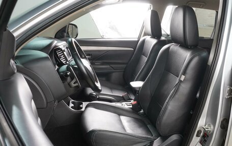 Mitsubishi Outlander III рестайлинг 3, 2014 год, 1 599 000 рублей, 10 фотография