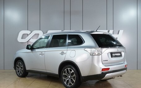 Mitsubishi Outlander III рестайлинг 3, 2014 год, 1 599 000 рублей, 2 фотография