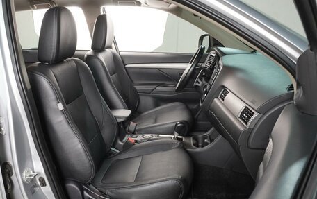 Mitsubishi Outlander III рестайлинг 3, 2014 год, 1 599 000 рублей, 8 фотография