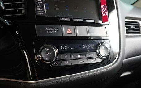 Mitsubishi Outlander III рестайлинг 3, 2014 год, 1 599 000 рублей, 12 фотография
