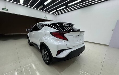 Toyota C-HR I рестайлинг, 2022 год, 1 904 279 рублей, 5 фотография
