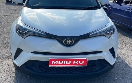 Toyota C-HR I рестайлинг, 2018 год, 2 199 000 рублей, 1 фотография