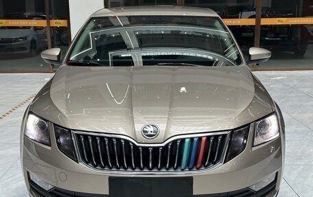 Skoda Octavia, 2022 год, 1 300 000 рублей, 2 фотография