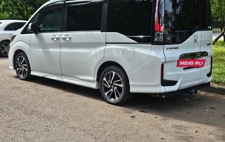 Honda Stepwgn IV, 2020 год, 2 200 000 рублей, 4 фотография