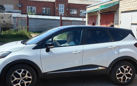 Renault Kaptur I рестайлинг, 2021 год, 1 999 000 рублей, 3 фотография