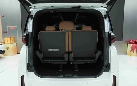 Toyota Vellfire, 2024 год, 12 100 000 рублей, 15 фотография