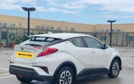 Toyota C-HR I рестайлинг, 2020 год, 2 000 000 рублей, 3 фотография