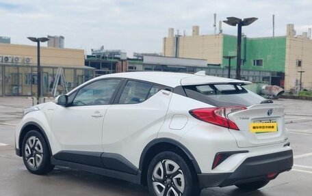 Toyota C-HR I рестайлинг, 2020 год, 2 000 000 рублей, 5 фотография