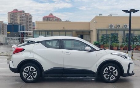 Toyota C-HR I рестайлинг, 2020 год, 2 000 000 рублей, 7 фотография