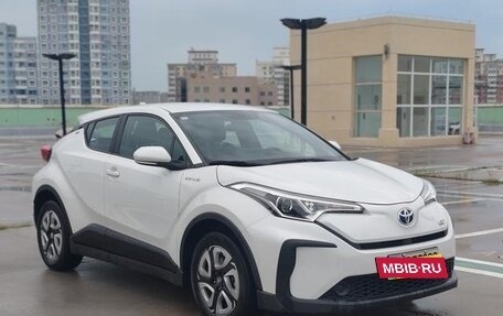 Toyota C-HR I рестайлинг, 2020 год, 2 000 000 рублей, 2 фотография