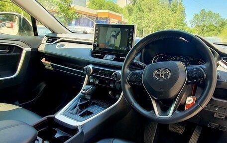 Toyota RAV4, 2020 год, 2 900 000 рублей, 5 фотография