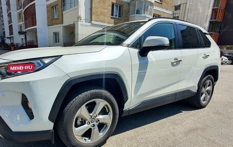 Toyota RAV4, 2020 год, 2 900 000 рублей, 6 фотография
