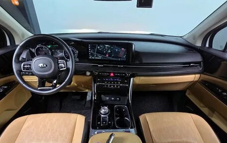 KIA Carnival, 2020 год, 2 500 000 рублей, 4 фотография