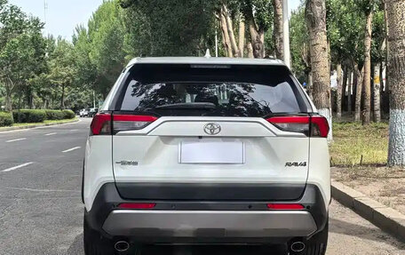 Toyota RAV4, 2021 год, 2 550 000 рублей, 6 фотография