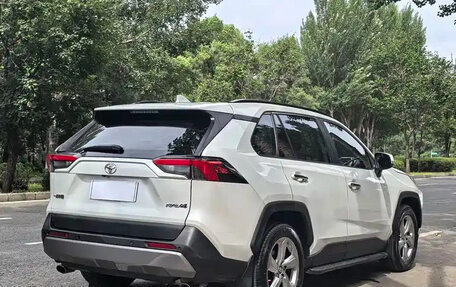 Toyota RAV4, 2021 год, 2 550 000 рублей, 5 фотография
