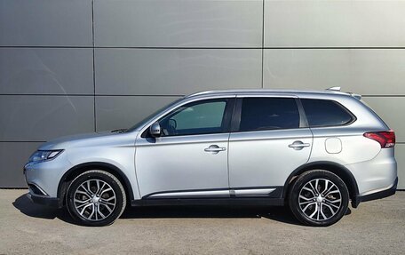 Mitsubishi Outlander III рестайлинг 3, 2017 год, 1 940 000 рублей, 10 фотография