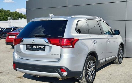 Mitsubishi Outlander III рестайлинг 3, 2017 год, 1 940 000 рублей, 6 фотография