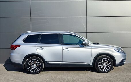 Mitsubishi Outlander III рестайлинг 3, 2017 год, 1 940 000 рублей, 5 фотография