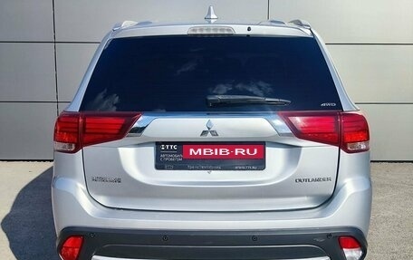 Mitsubishi Outlander III рестайлинг 3, 2017 год, 1 940 000 рублей, 7 фотография