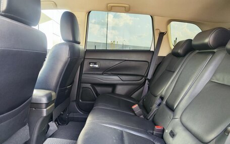 Mitsubishi Outlander III рестайлинг 3, 2017 год, 1 940 000 рублей, 15 фотография