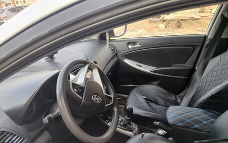 Hyundai Solaris II рестайлинг, 2013 год, 580 000 рублей, 4 фотография