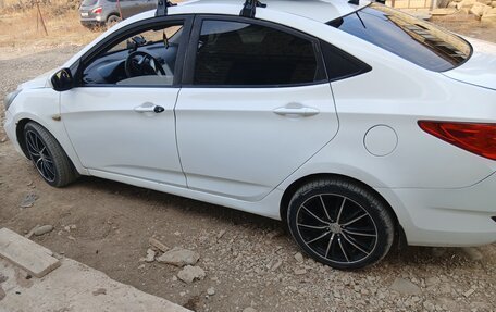 Hyundai Solaris II рестайлинг, 2013 год, 580 000 рублей, 2 фотография